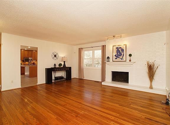 2nd image of 207 Spooners Mill Dr