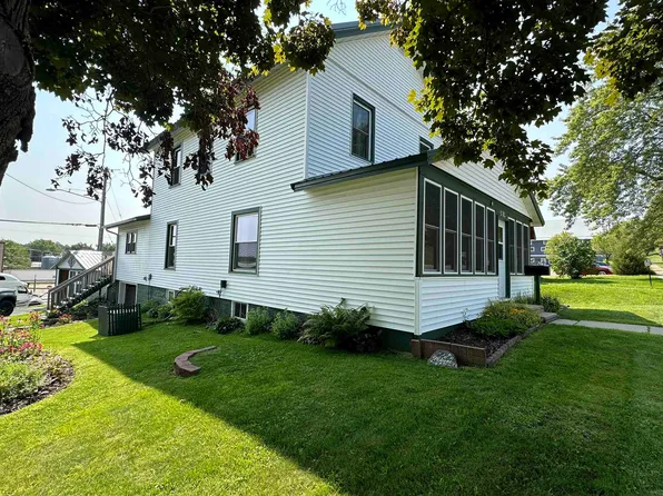 516 Academy St, Elroy, WI 53929