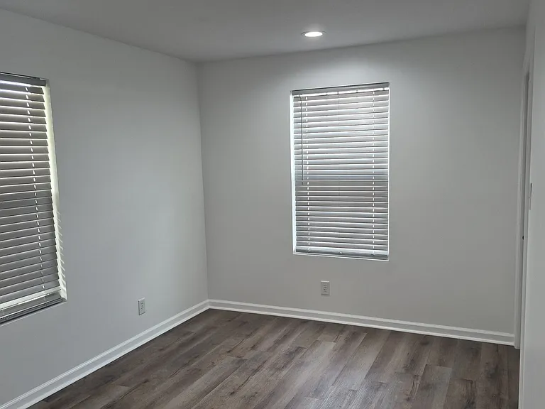 139 E South St — Photo 21