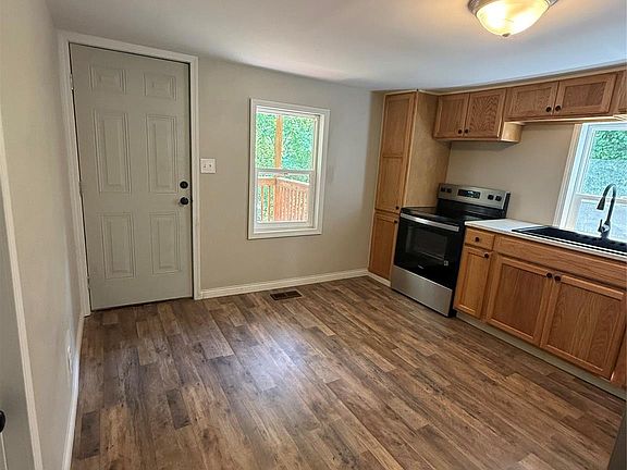 4th image of 1312 Meadowlane Dr NW