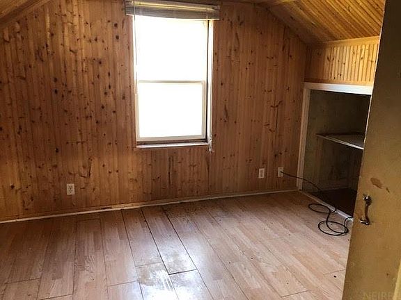 5th image of 713 D Ave