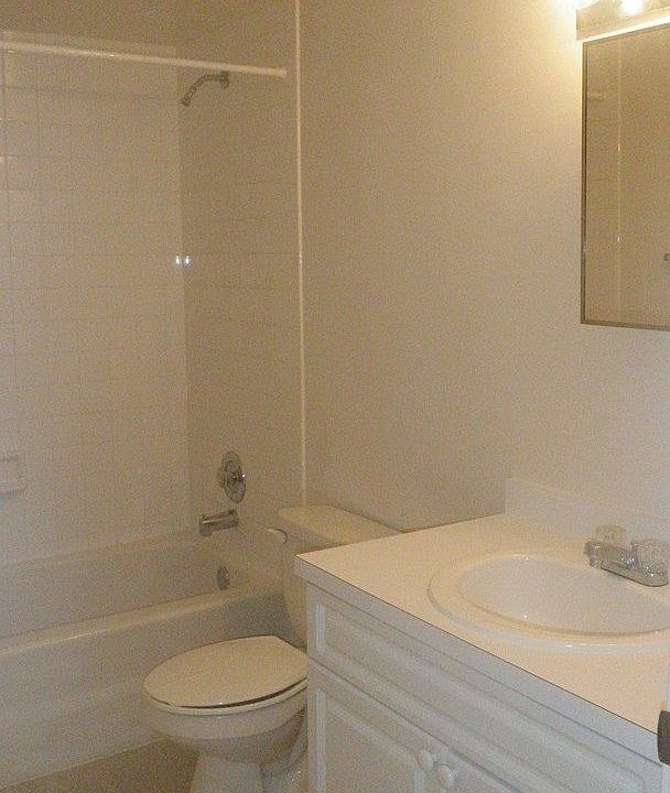 2nd image of 220 Henthorne Dr APT B19