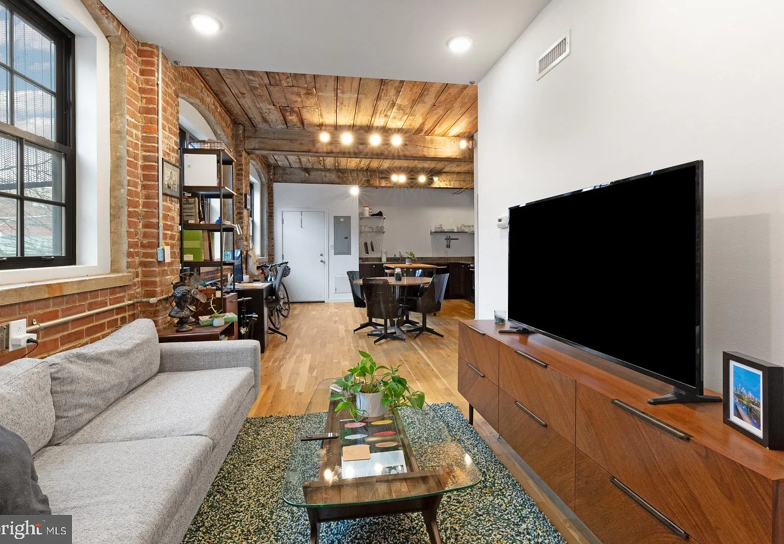 1 bed, 1.0 bath, $1,625 — Photo 2