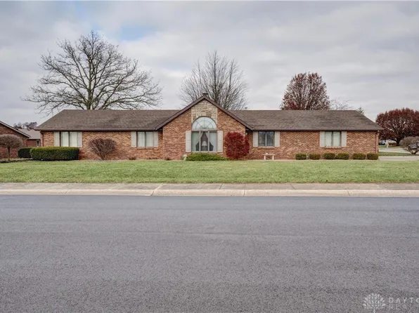 830 Manchester Dr, Greenville, OH 45331