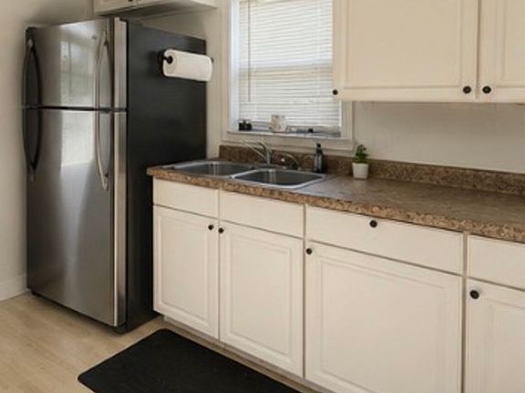 4th image of 2633 Wingfield Ave