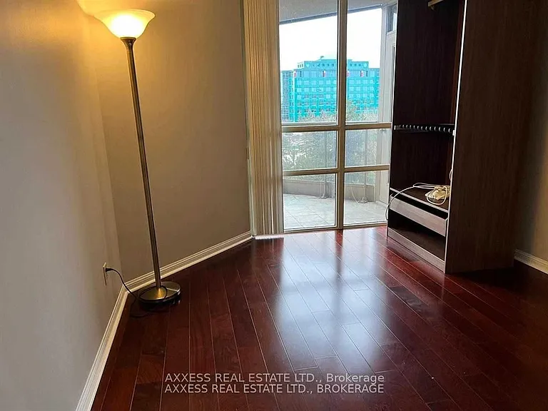 45 Kingsbridge Garden Cir #502 — Photo 12
