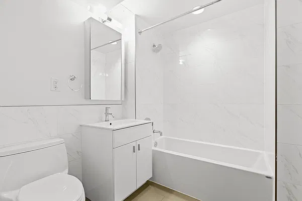Bathroom, photo 1