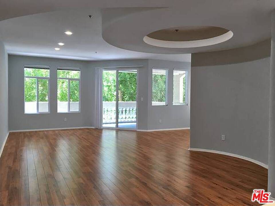 1st image of 12712 Moorpark St APT 105