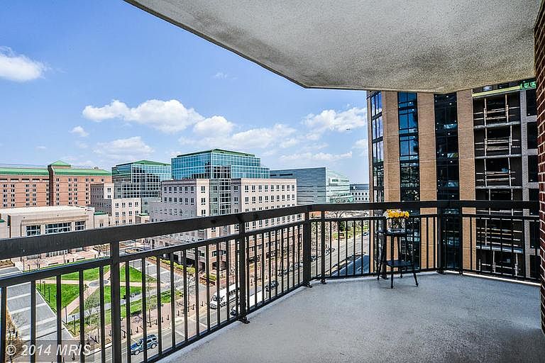 1st image of 901 N Monroe St APT 915