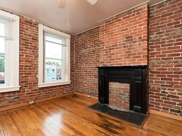 1239 W Cary St #2 — Photo 5