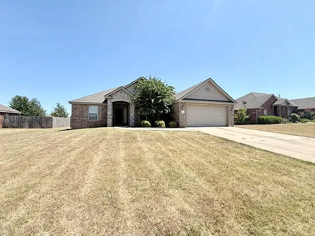 3 bed, 1800 sqft, $1,895 — Photo 2