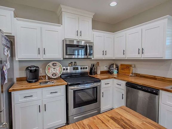 4th image of 333 E Gillis St