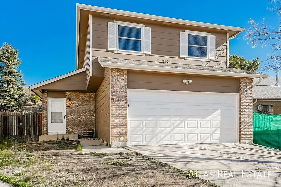 Coming Soon! || Beautiful 4 Bedroom 3 Bathroom Home With Ac!! — Photo 1