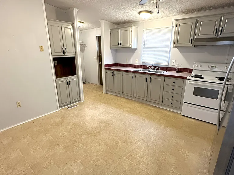112 Josie Ct — Photo 5