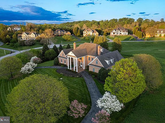 2nd image of 505 Pond View Ln