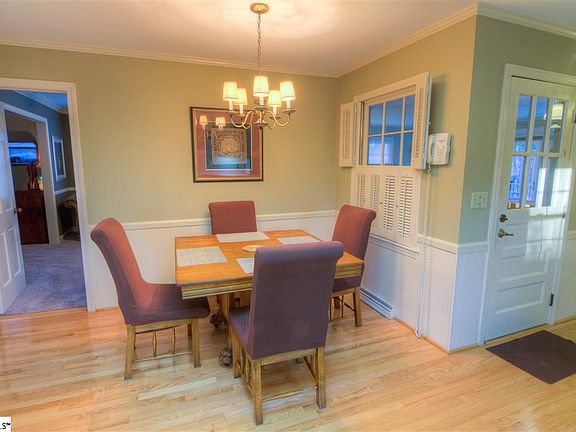 4th image of 306 Providence Sq