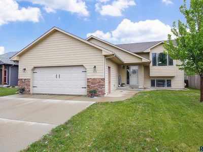 428 N Perry Ln, Harrisburg, SD, 57032