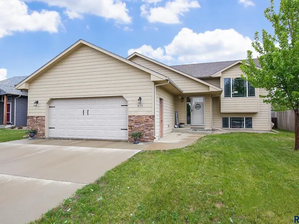428 N Perry Ln, Harrisburg, SD 57032