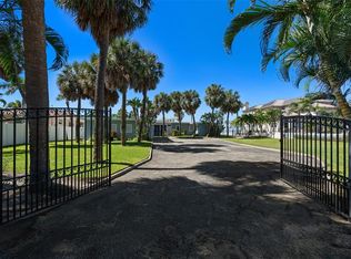 1300 Gulf Blvd, Belleair Beach, FL 33786