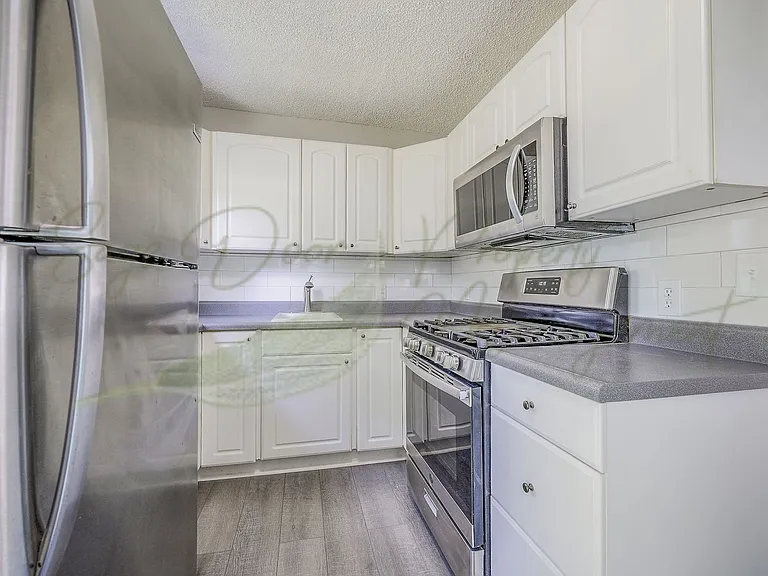 634 Thornton St — Photo 10