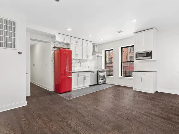 320 Macon Street image 1 of 8