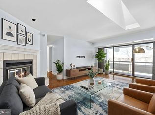 2844 Dover Ln APT 302, Falls Church, VA