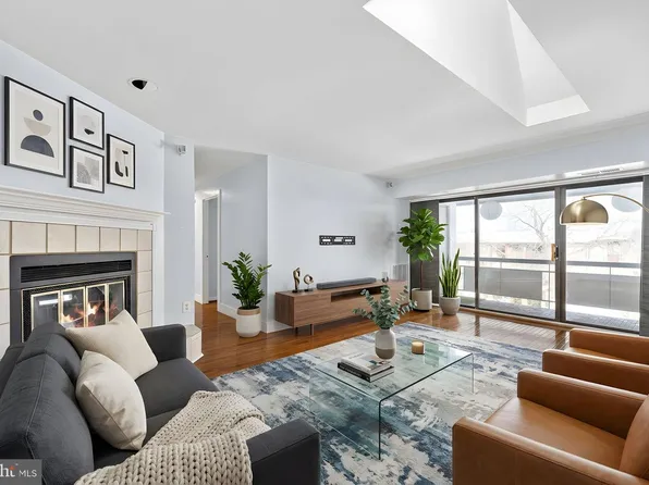 2844 Dover Ln APT 302, Falls Church, VA 22042