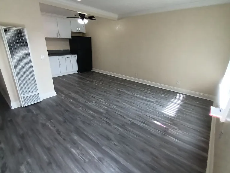 2501 Edison Ave #15 — Photo 5