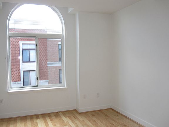 5th image of 1205 N Garfield St Unit 1