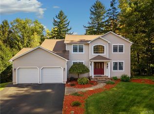135 Peridot Dr, Syracuse, NY 13219