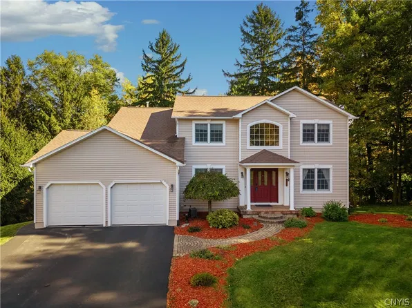 135 Peridot Dr, Syracuse, NY 13219