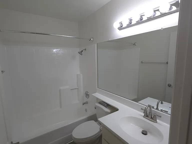 Portofino Apartments — Photo 24