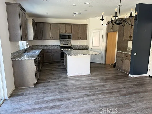 4 bed, 2227 sqft, $3,500 — Photo 4