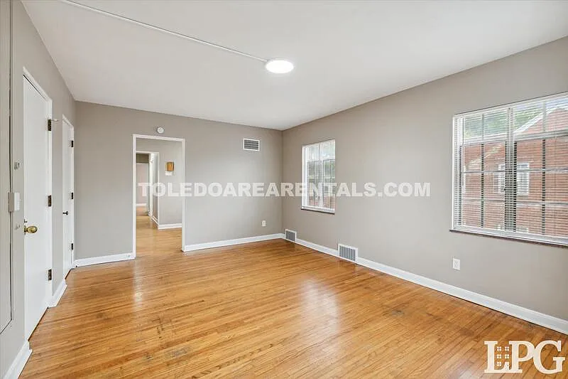 Building Photo - 2244 W Sylvania Ave #6