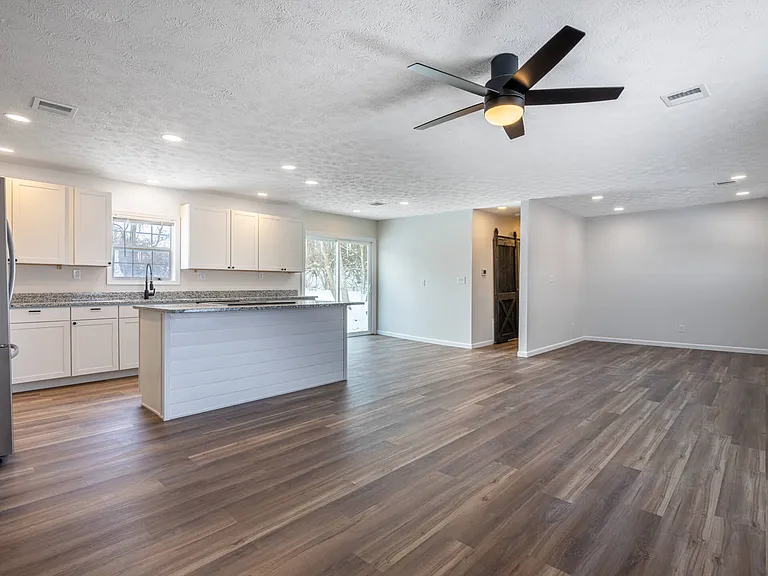 1013 Virginia Ave — Photo 10