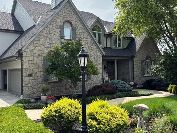 14107 Manor Dr, Leawood, KS 66224