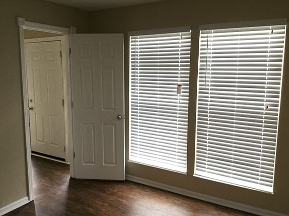 5th image of 4373 Alameda Dr