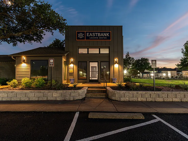 Eastbank Apartments — Photo 41