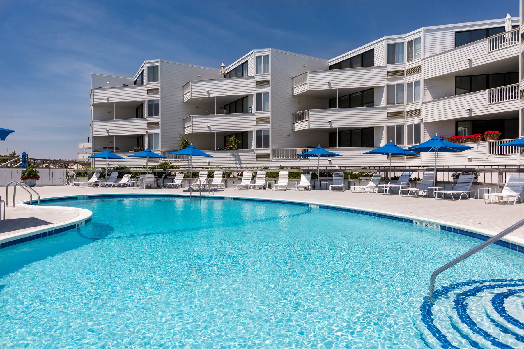 253 Dune Rd Yardarm Unit 69E in Westhampton Beach Out East