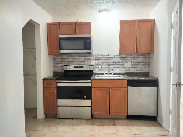 1208 S Taylor Rd APT D, Seffner, FL 33584