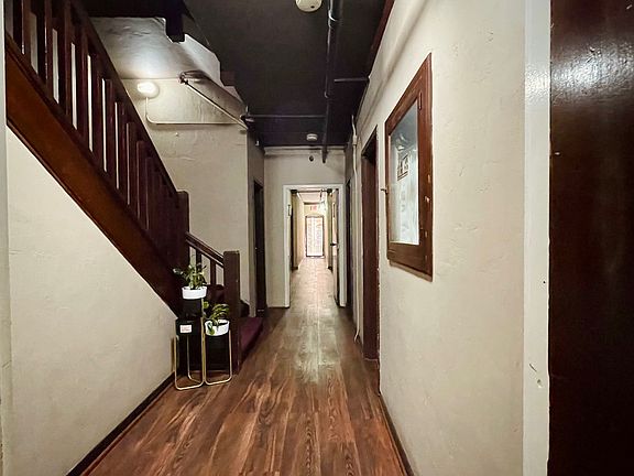 5th image of 608 S Dunsmuir Ave #298a8f3af