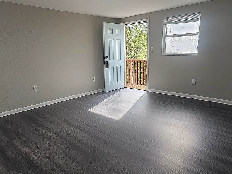 101 S Forest St #5 — Photo 1