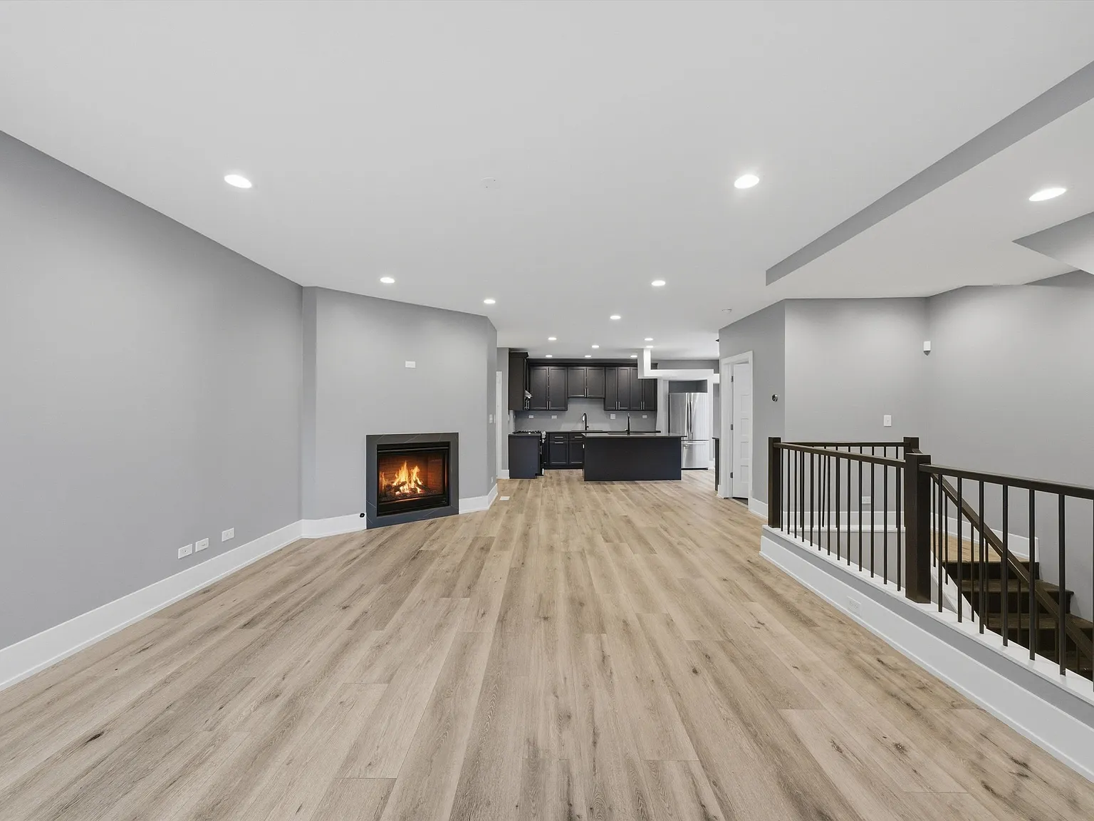 2 bed, 2.5 bath, 1650 sqft, $4,300 — Photo 3