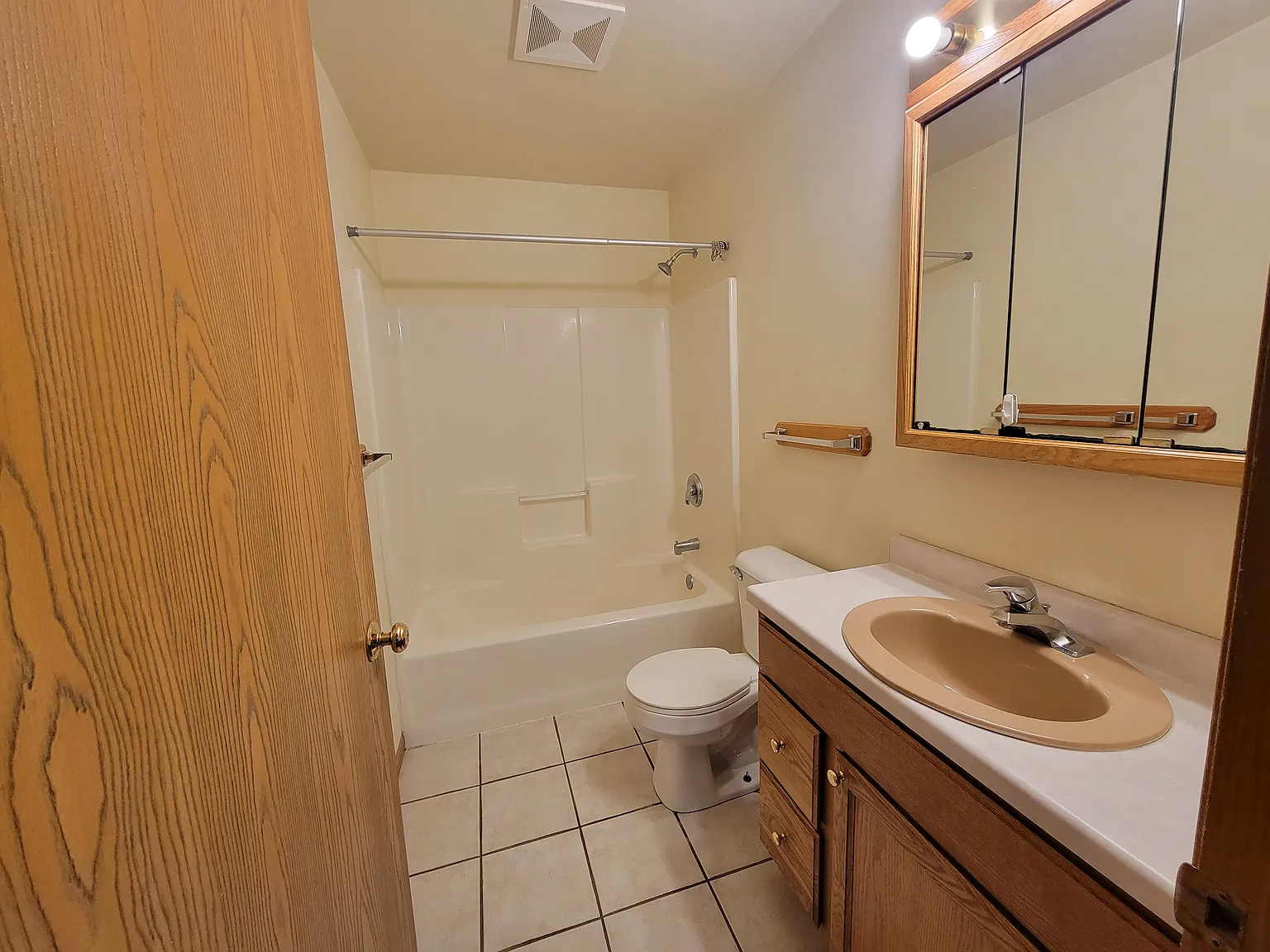 5 bed, $1,900 — Photo 3