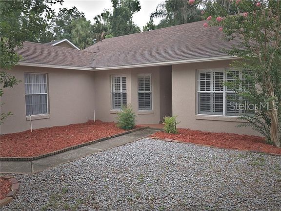 2nd image of 208 Kelly Cir