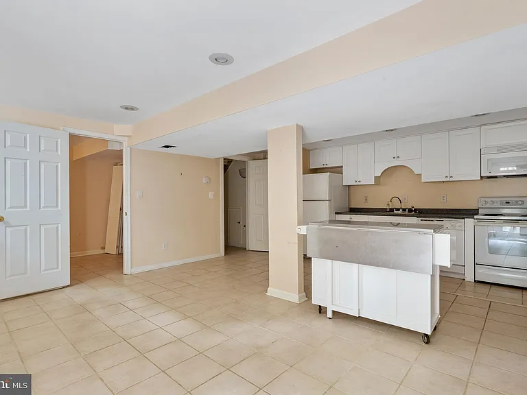 3313 Cleveland Ave NW — Photo 56