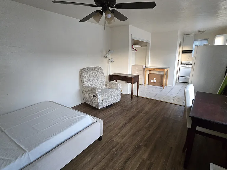 1810 Vicente Dr — Photo 2