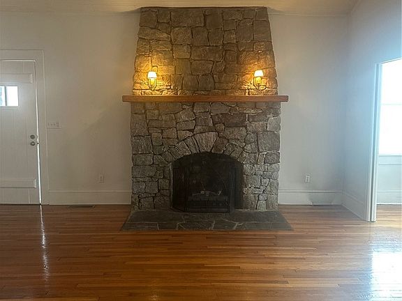 4th image of 402 W Main Street
