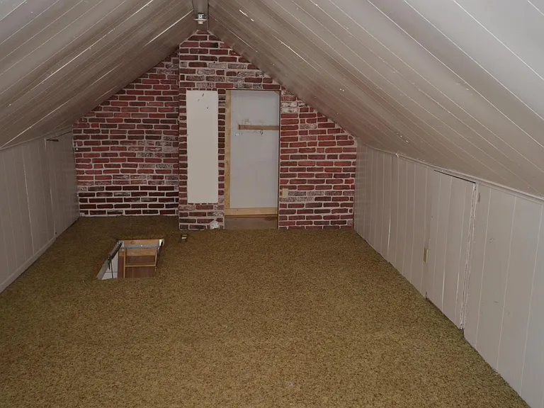 805 Saxon Ave — Photo 19