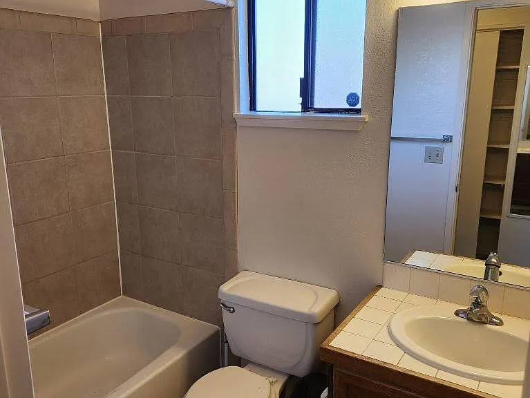 1225 N Sierra St #1 — Photo 7